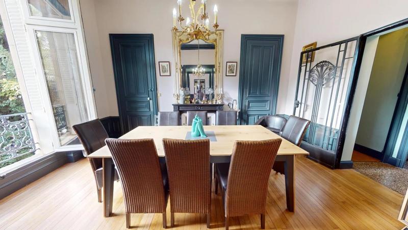 Maison de maîtres - 251 m² - 9 pièces