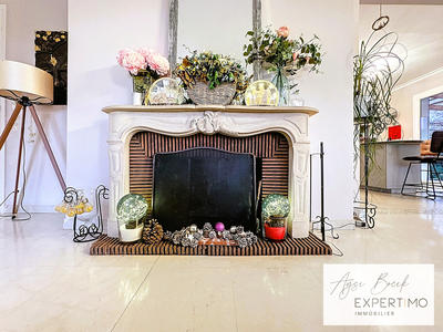 Maison - 240 m² - 10 pièces