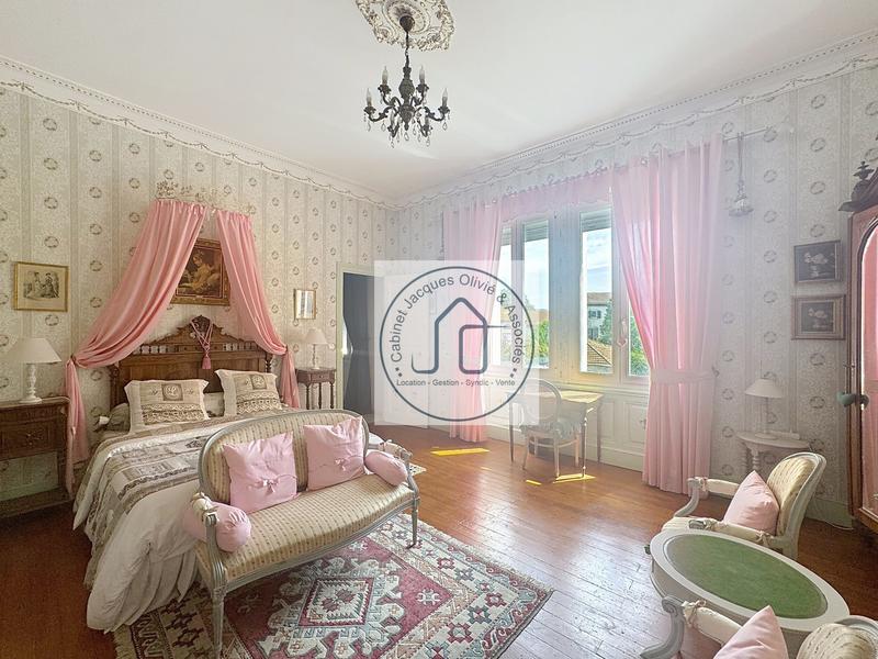 Maison - 503 m² - 11 pièces