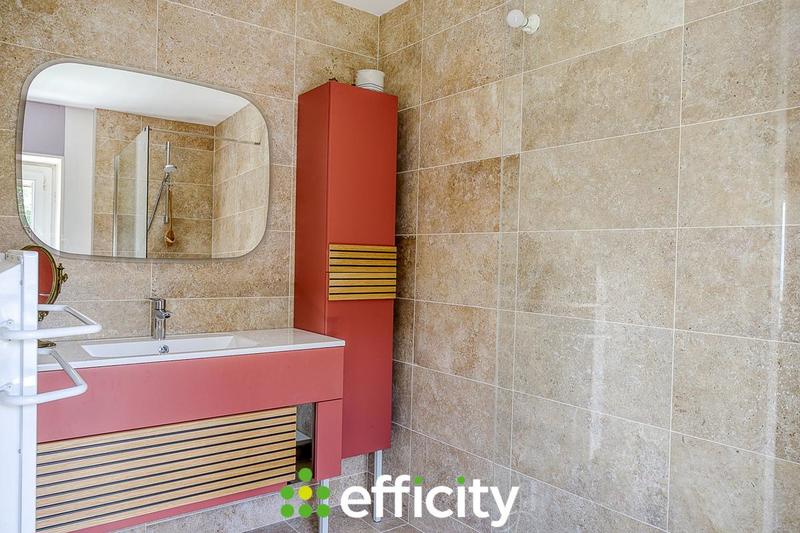 Villa - 244 m² - 6 pièces