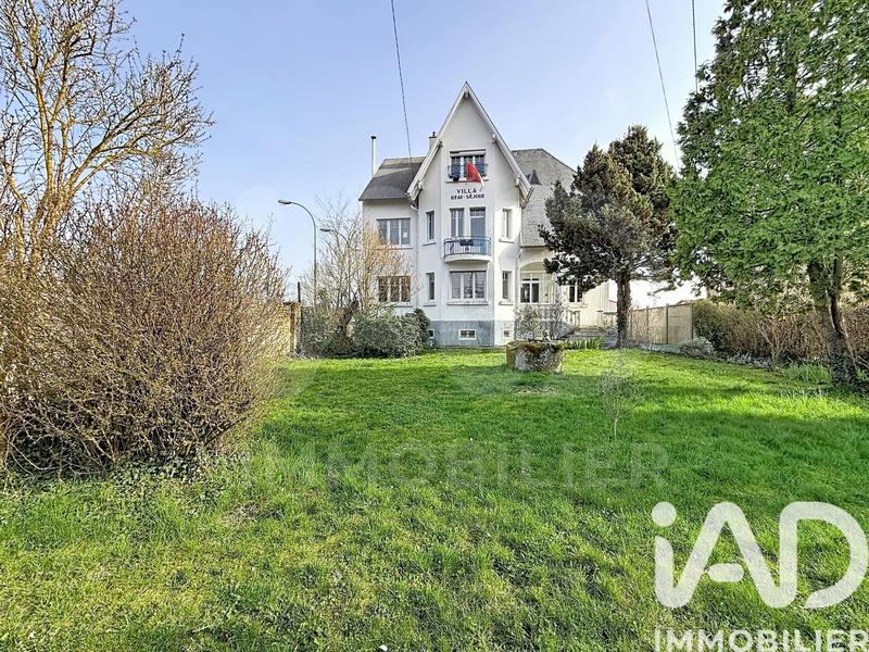 Maison - 244 m² - 11 pièces