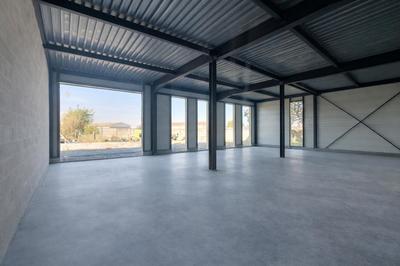 Entrepôt - 163 m² - 1 pièce