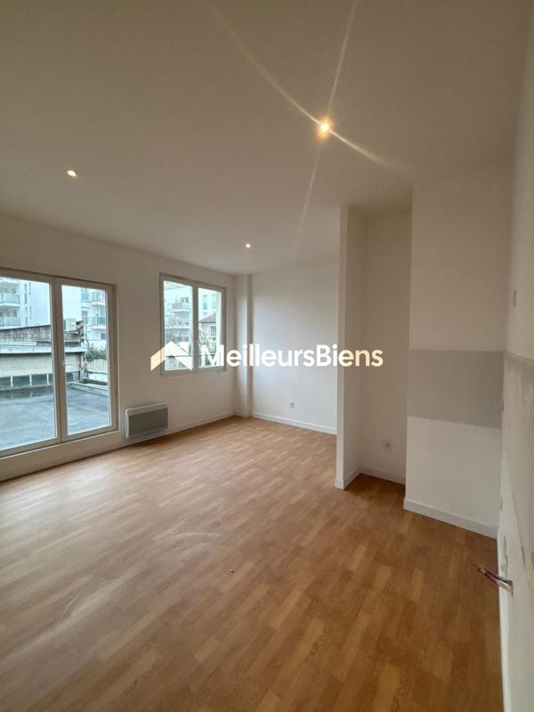 Bureau - 400 m² - 8 pièces