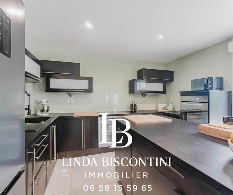 Maison - 223 m² - 7 pièces