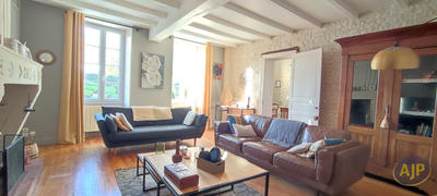 Maison - 281 m² - 9 pièces