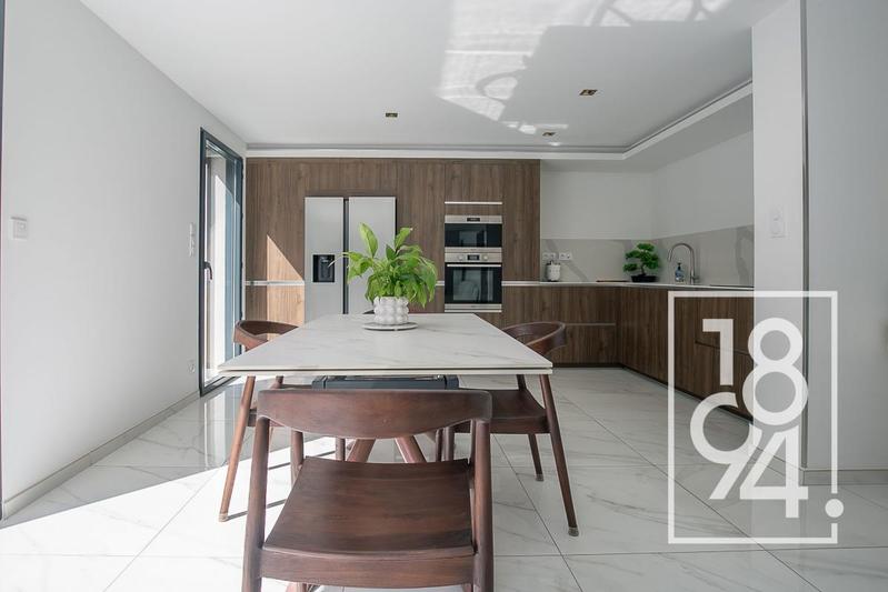 Maison - 140 m² - 6 pièces