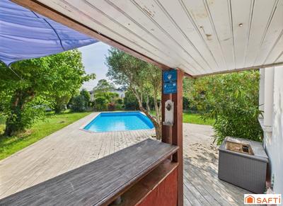 Maison - 220 m² - 8 pièces