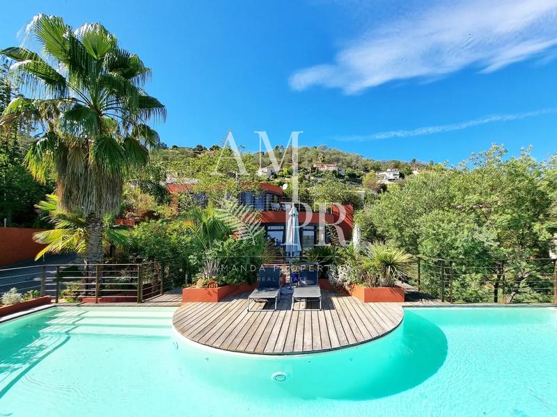 Villa - 301 m² - 8 pièces