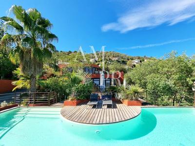 Villa - 301 m² - 8 pièces