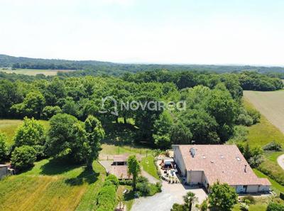 Maison - 350 m² - 8 pièces