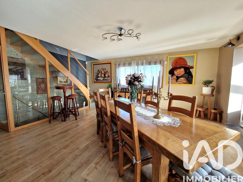 Maison - 208 m² - 6 pièces