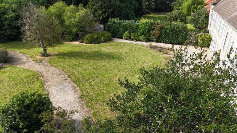 Maison en pierre - 309 m² - 9 pièces