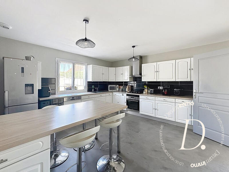 Maison - 151 m² - 6 pièces