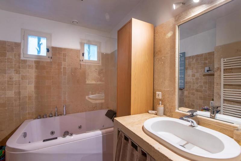 Maison - 255 m² - 10 pièces