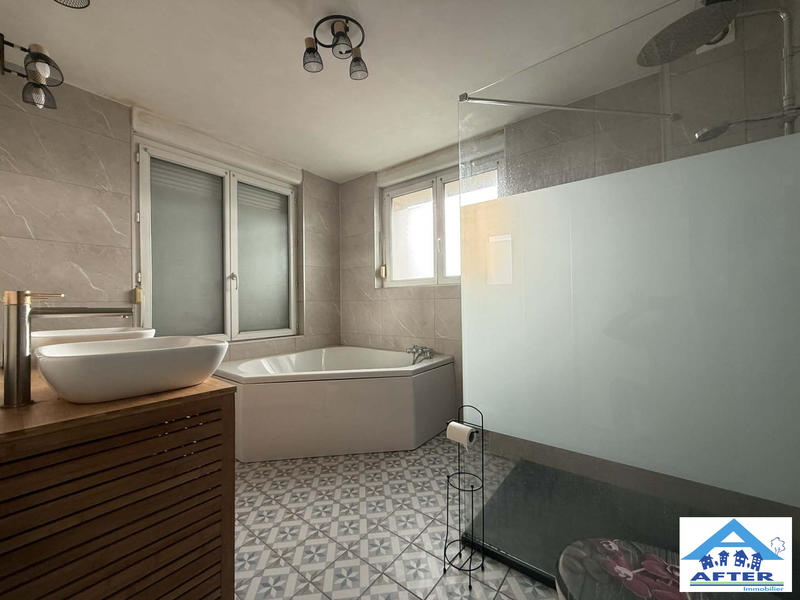 Maison - 105 m² - 6 pièces