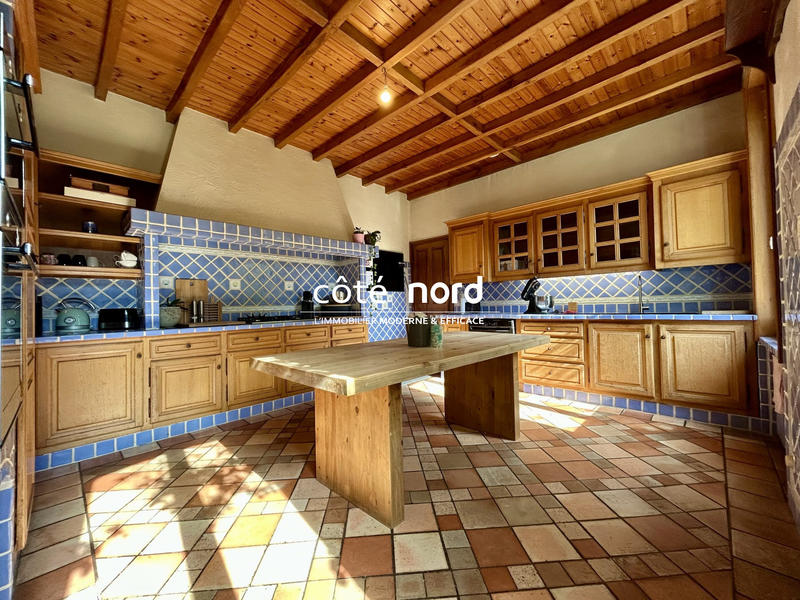 Maison - 350 m² - 11 pièces