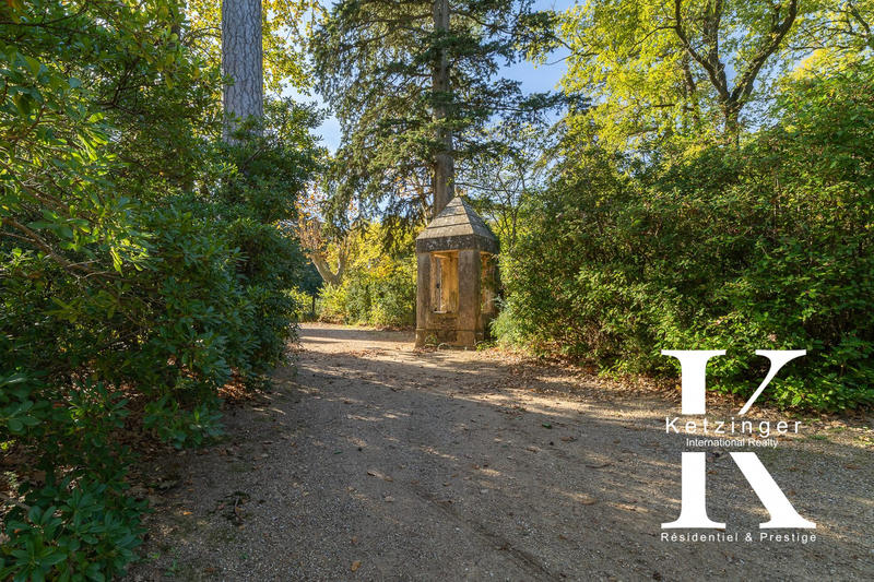 Château - 1 450 m² - 28 pièces