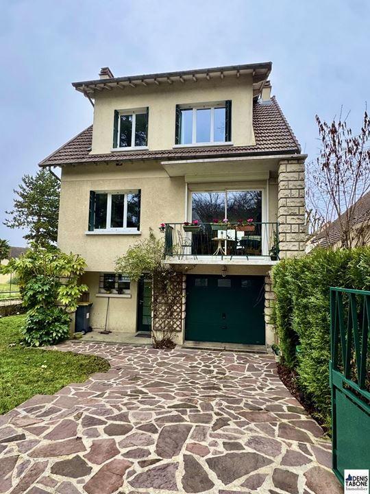 Maison traditionnelle - 112 m² - 6 pièces