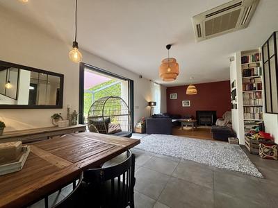 Maison - 250 m² - 8 pièces