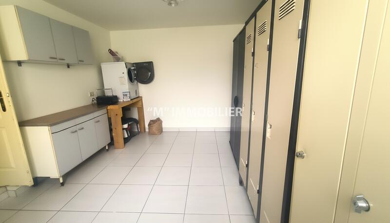 Maison - 247 m² - 9 pièces