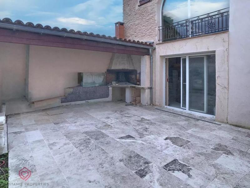 Maison de village - 238 m² - 9 pièces