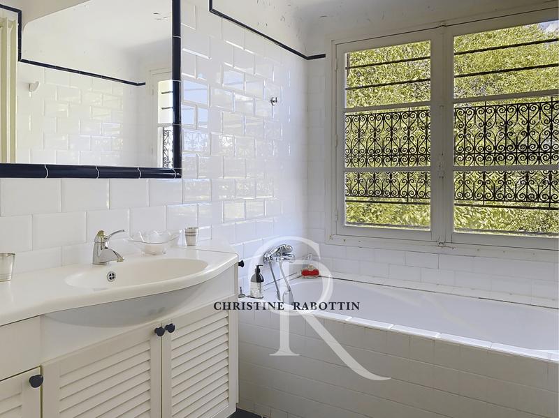 Maison - 285 m² - 10 pièces