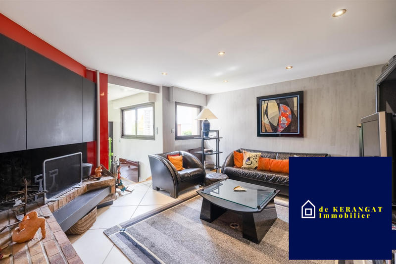 Maison - 239 m² - 10 pièces