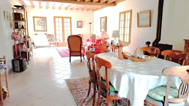 Demeure - 324 m² - 13 pièces