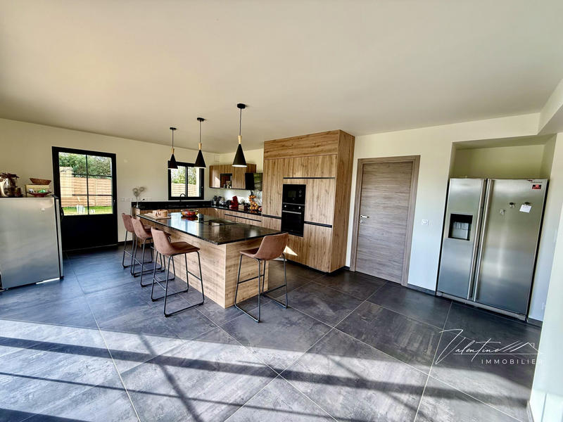 Maison - 277 m² - 8 pièces