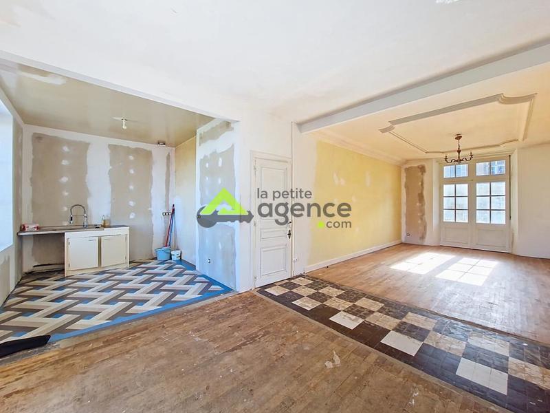 Maison - 275 m² - 10 pièces