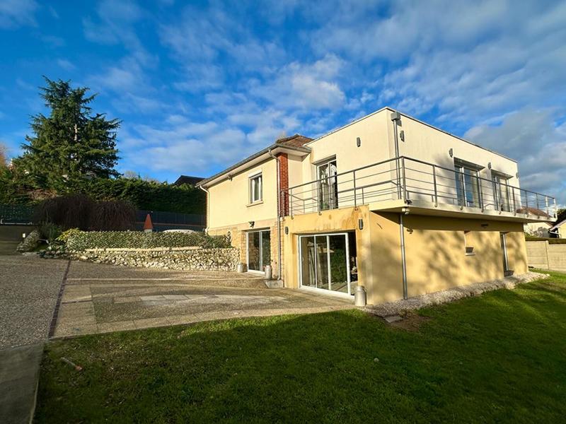 Maison - 180 m² - 7 pièces
