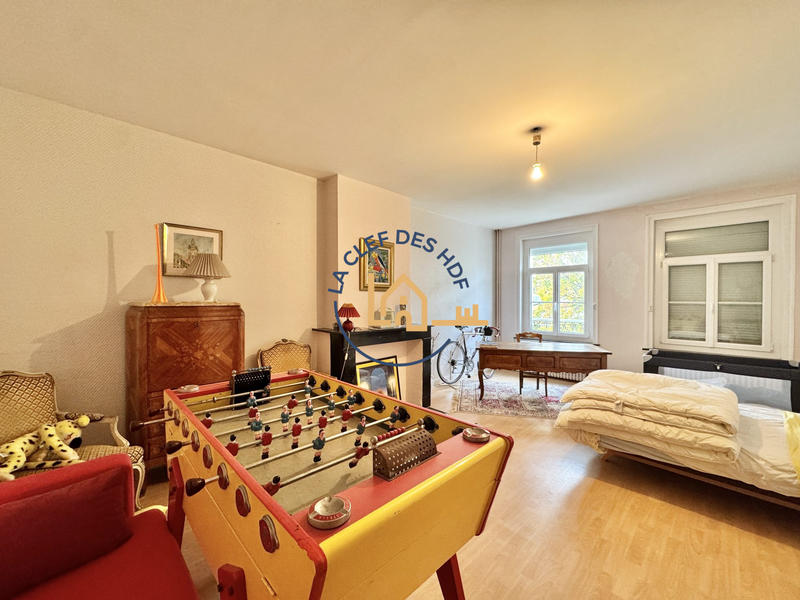 Maison - 312 m² - 9 pièces