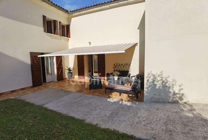 Propriété - 208 m² - 9 pièces