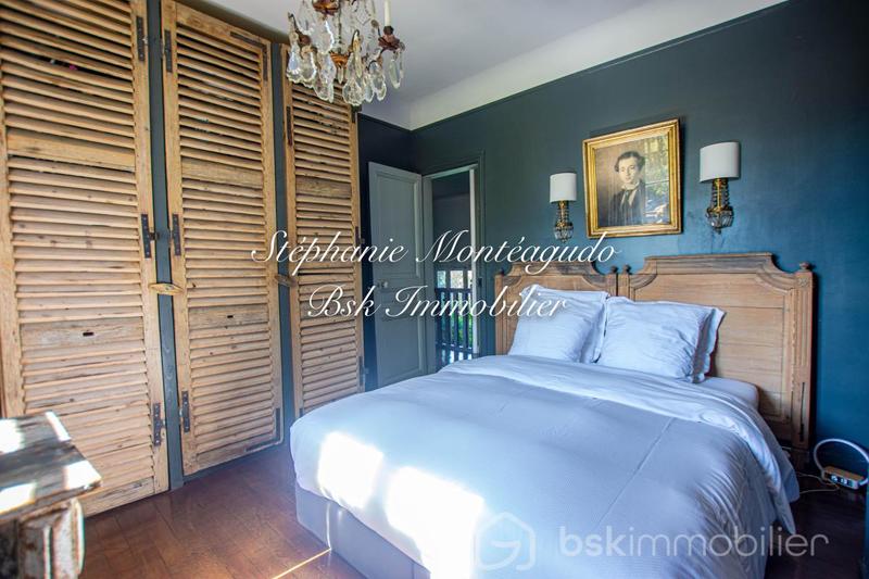 Demeure - 243 m² - 7 pièces