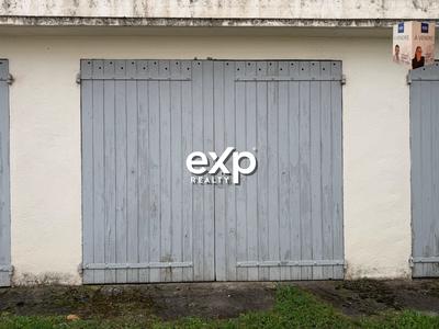 Parking / Garage - 12 m²