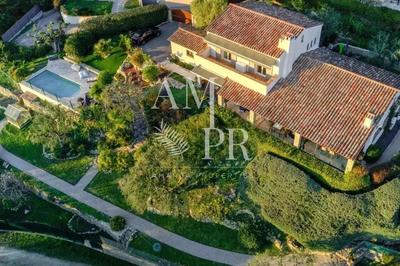 Villa - 198 m² - 7 pièces