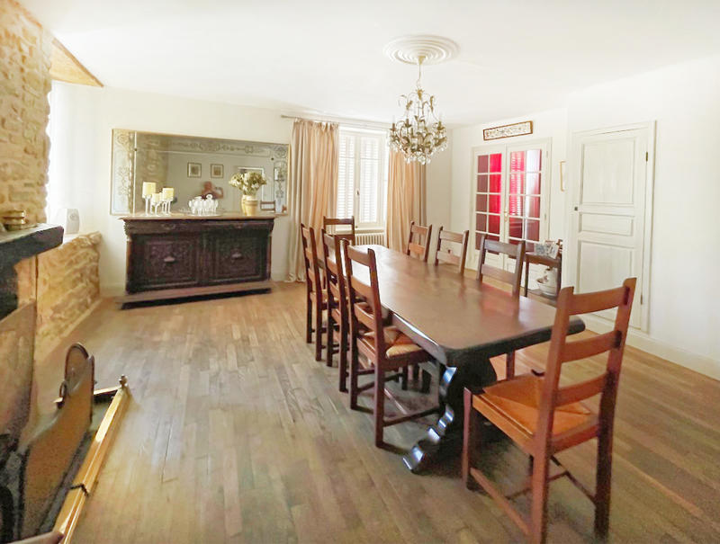 Maison - 218 m² - 12 pièces