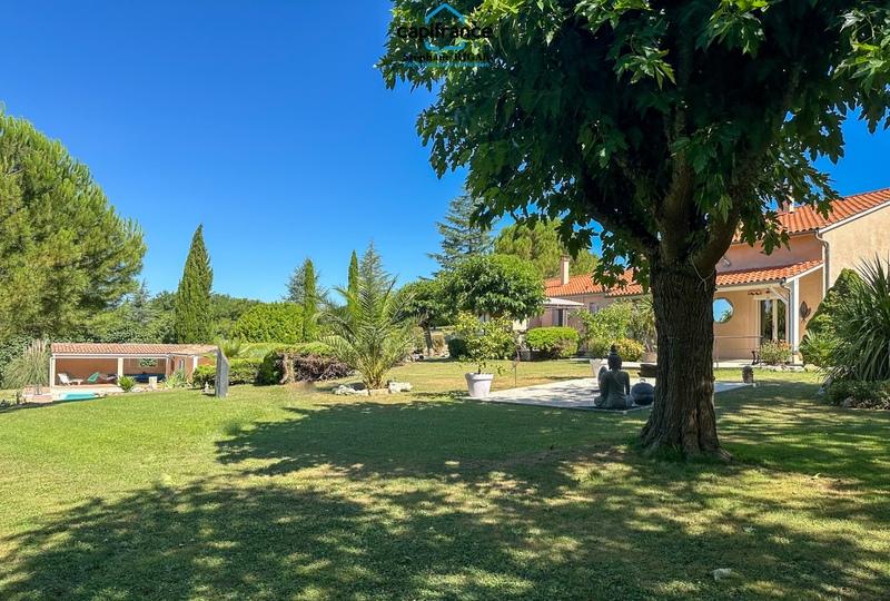 Propriété - 170 m² - 6 pièces