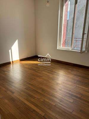 Maison traditionnelle - 107 m² - 7 pièces