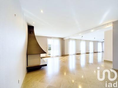 Maison - 230 m² - 8 pièces