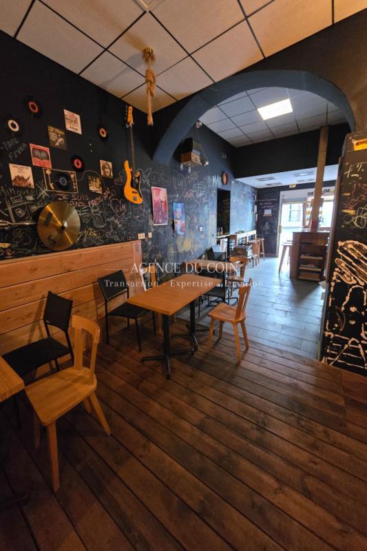 Maison - 300 m² - 14 pièces