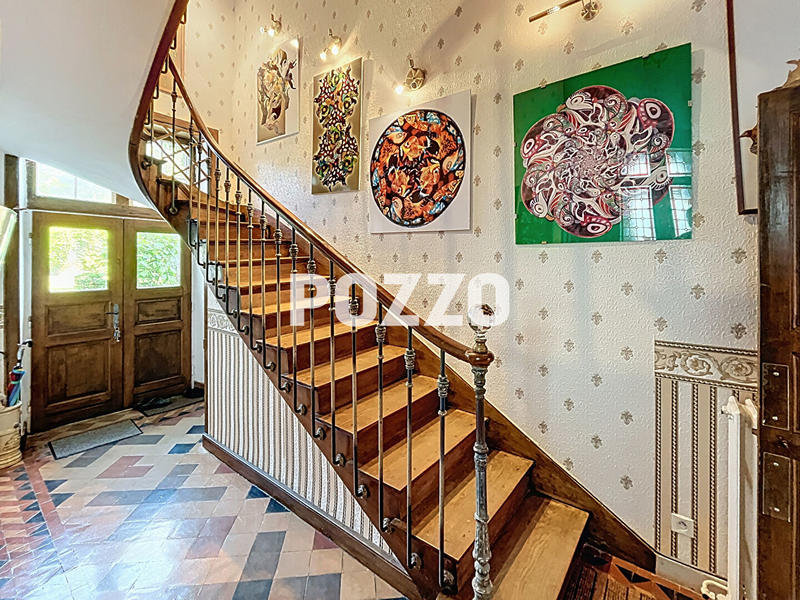 Maison - 249 m² - 9 pièces