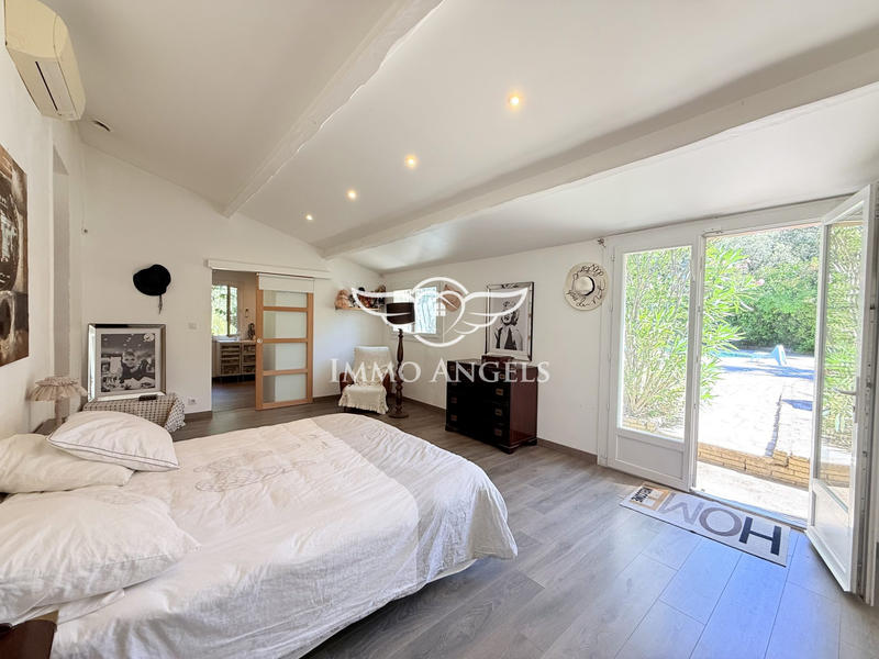 Maison - 220 m² - 7 pièces