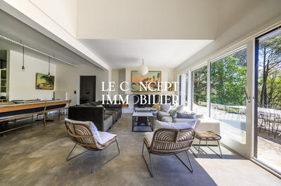 Villa - 270 m² - 9 pièces