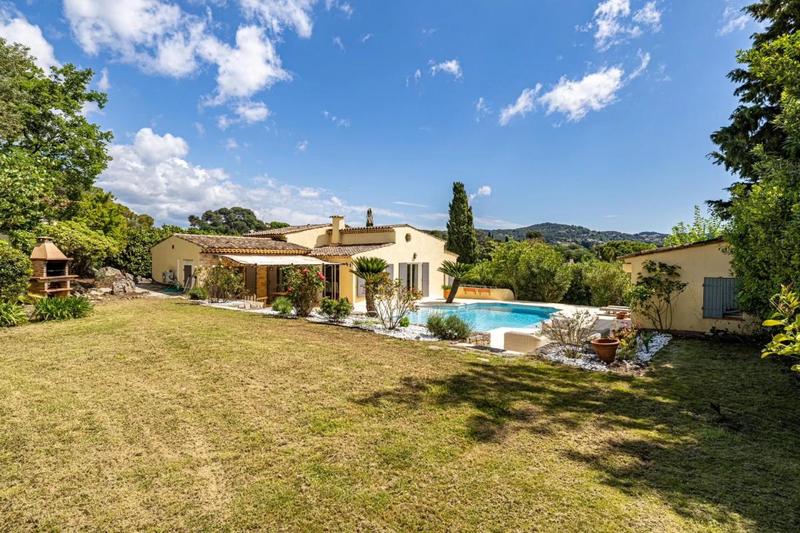 Villa - 256 m² - 8 pièces