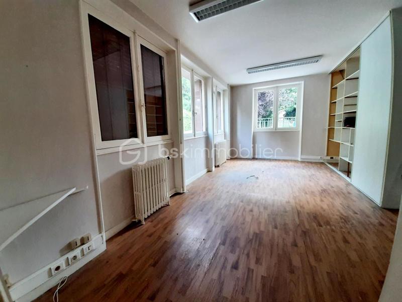 Maison - 230 m² - 11 pièces