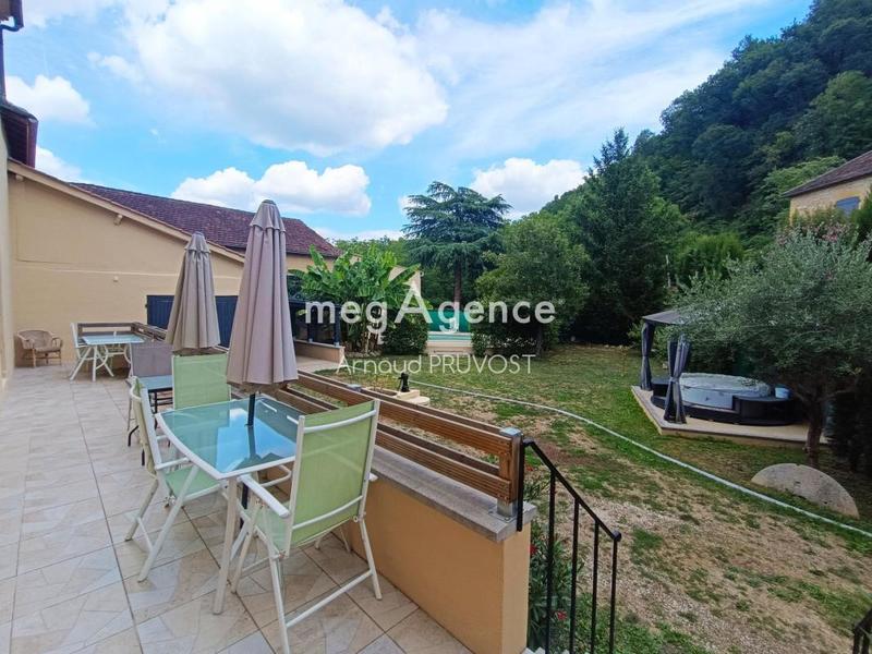 Maison - 238 m² - 10 pièces