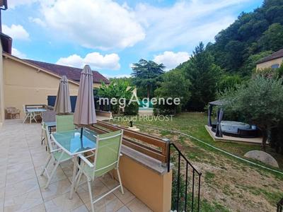 Maison - 238 m² - 10 pièces