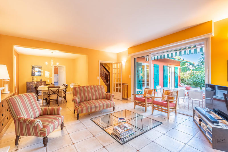 Maison - 220 m² - 8 pièces