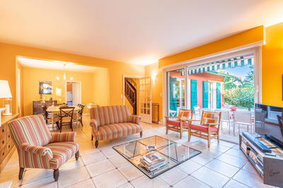 Maison - 220 m² - 8 pièces